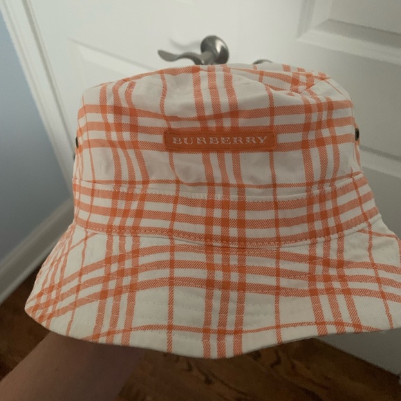 Burberry women’s bucket hat - Picture 2 of 5